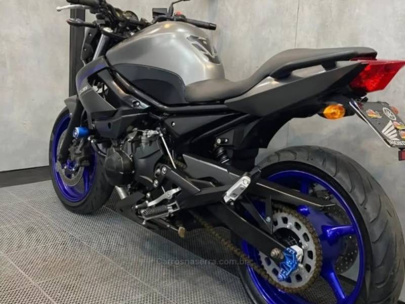 YAMAHA - XJ6 N - 2013/2013 - Cinza - R$ 38.990,00