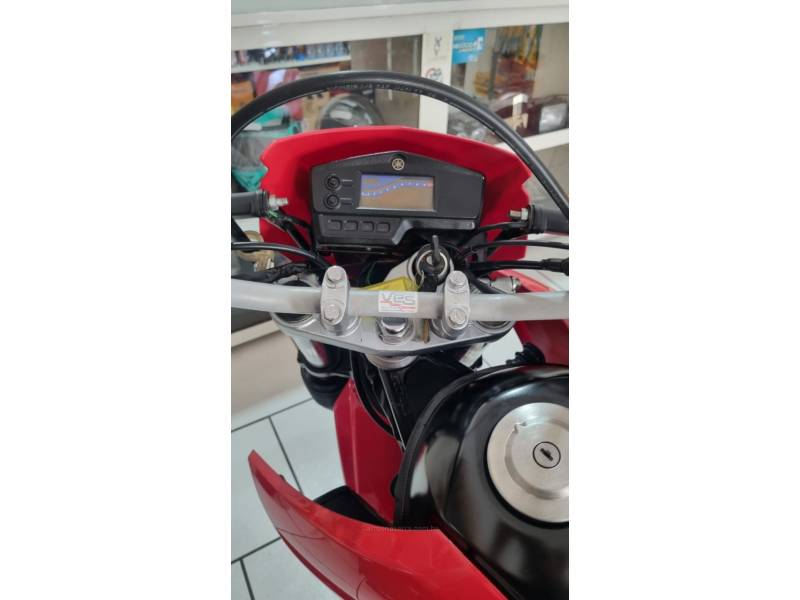 YAMAHA - XTZ 250 - 2006/2007 - Vermelha - R$ 13.800,00