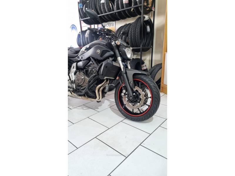 YAMAHA - MT - 2016/2016 - Preta - R$ 35.990,00