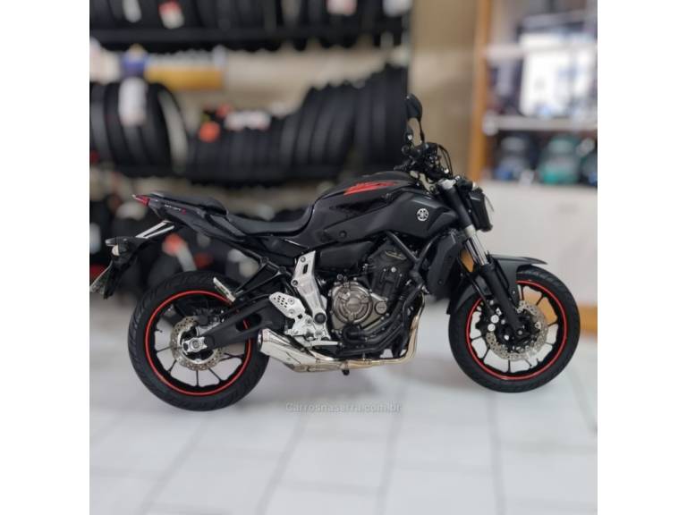 YAMAHA - MT - 2016/2016 - Preta - R$ 35.990,00