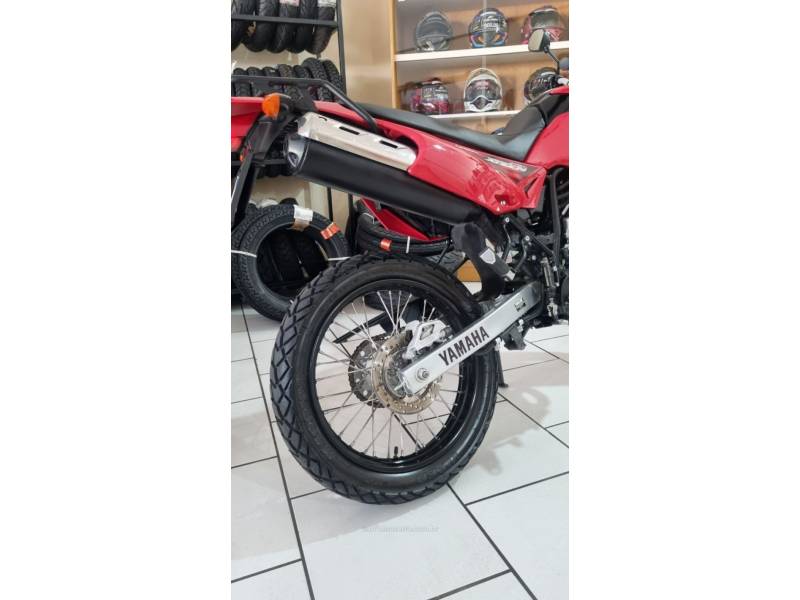 YAMAHA - XTZ 250 - 2006/2007 - Vermelha - R$ 13.800,00